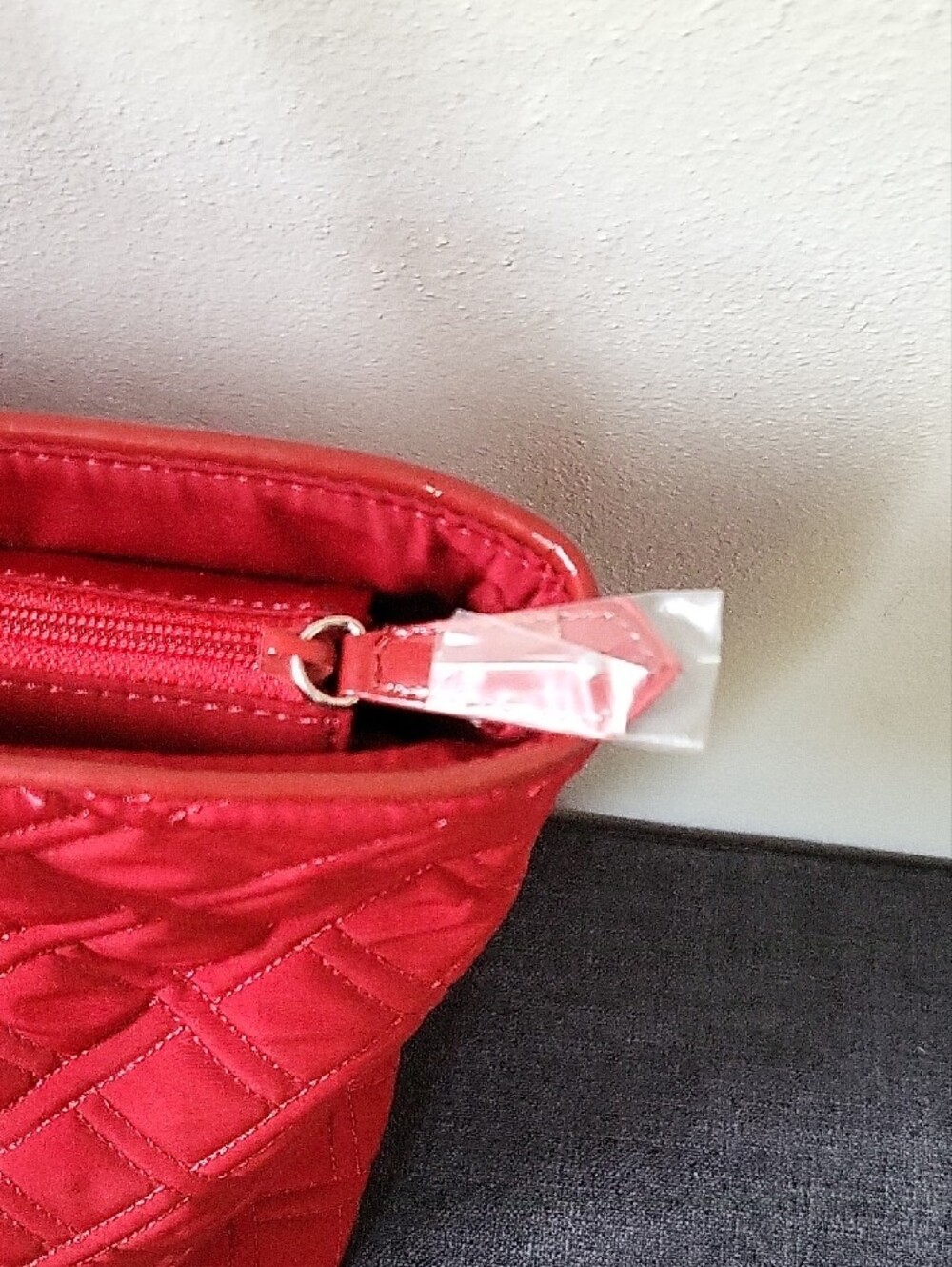 Vera Bradley Trimmed Vera Tote – Tango Red – NWT - Picture 9 of 16